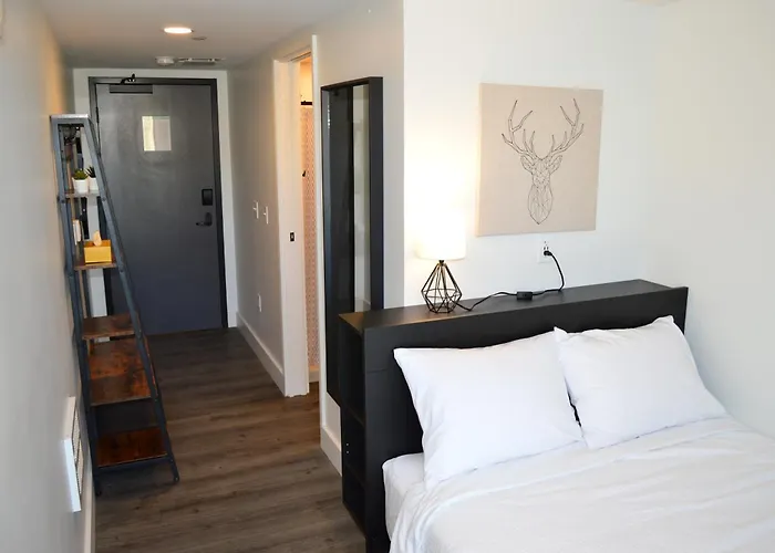 The Block Hotel & Commons