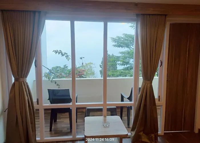 Golden Peaks Hotel & Restaurant