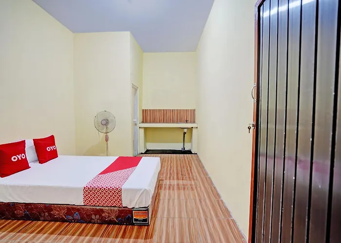 Oyo Life 92920 Rumah Kost Azca