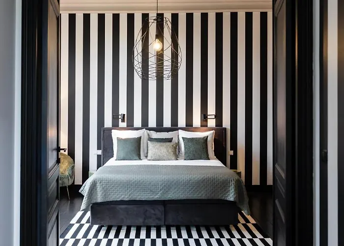 Villa V - Petit Hotel