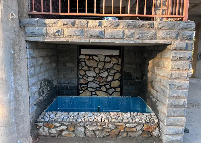 Shalom Hillcrest Inn
