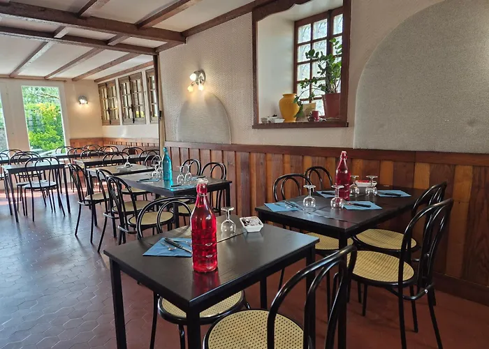 Logis Hôtel Restaurant L'Oustal