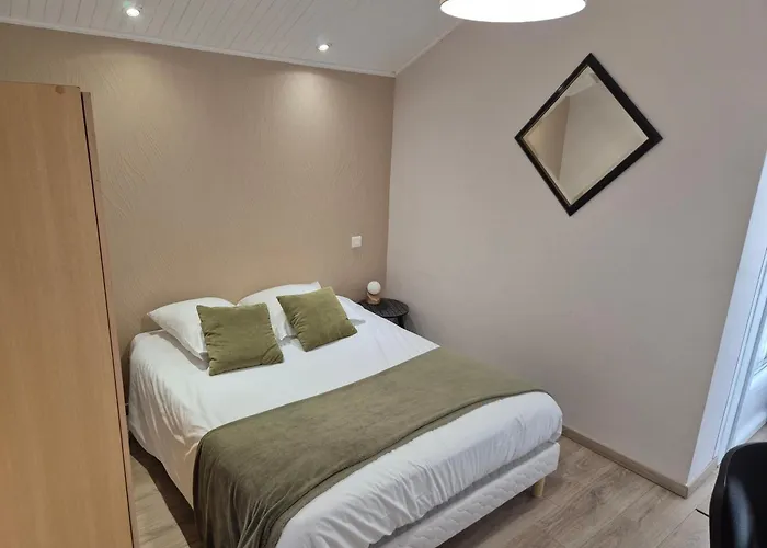 Logis Hotel Restaurant L'Oustal