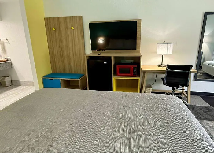 Days Inn By Wyndham Eglin Afb Niceville