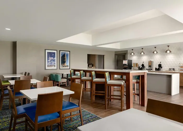 La Quinta By Wyndham Shawnee