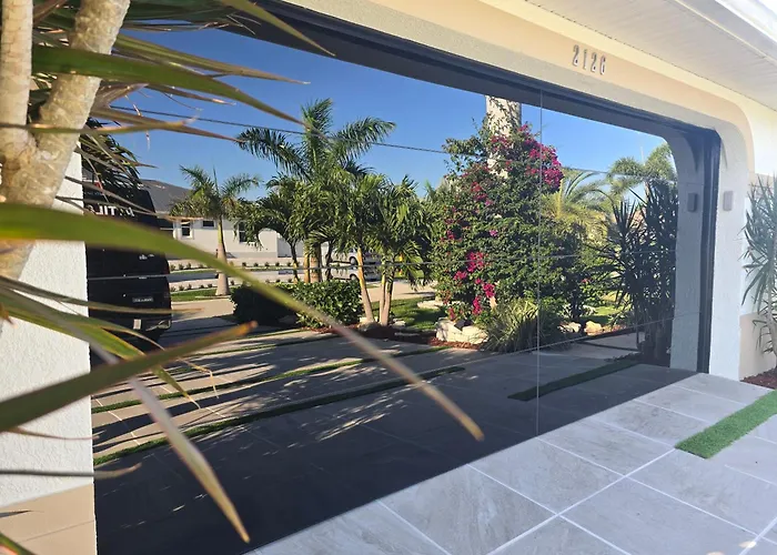 2 Private Cabanas With A Private Pool And Outdoor Kitchen