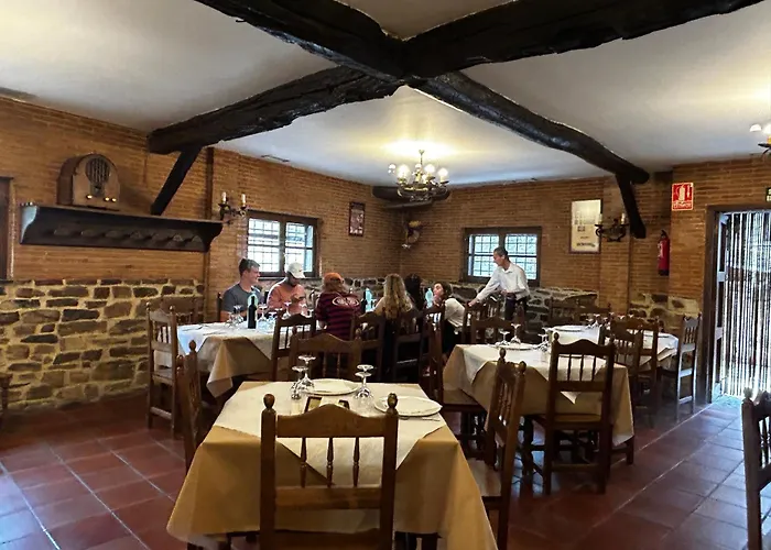 The Way Hostel Molinaseca -Grupo Rosa Azul