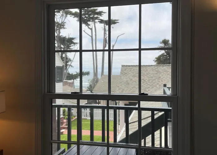 Carmel Beach Hotel