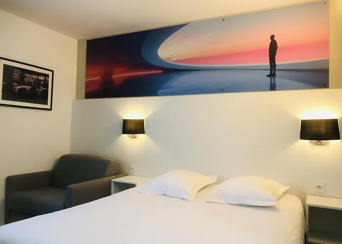Hotel The Originals Bernay Acropole