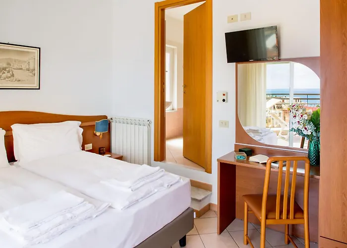 Hotel Tritone