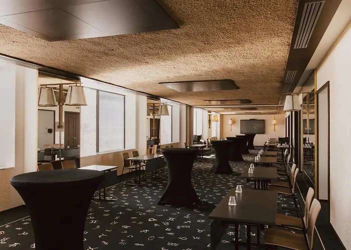 Maison Heler Metz, Curio Collection By Hilton