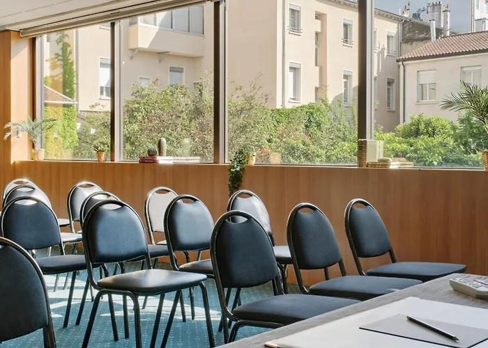 Hotel Chromatics & Restaurant Hill Club By Happyculture