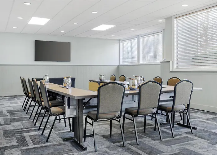 Best Western Plus Windjammer Inn&Conference Center