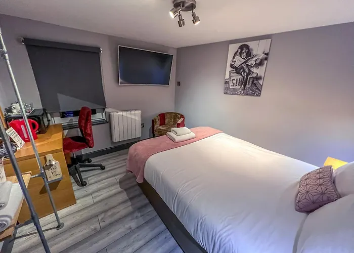 Twenty Hotel & Bar
