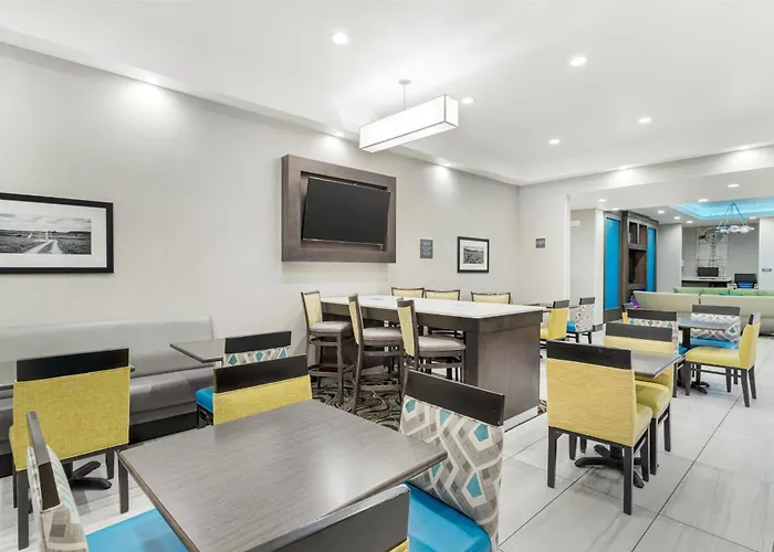 Best Western Plus Waller Hotel