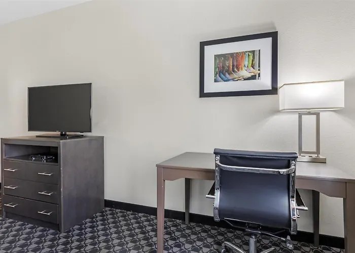 Best Western Plus Waller Hotel