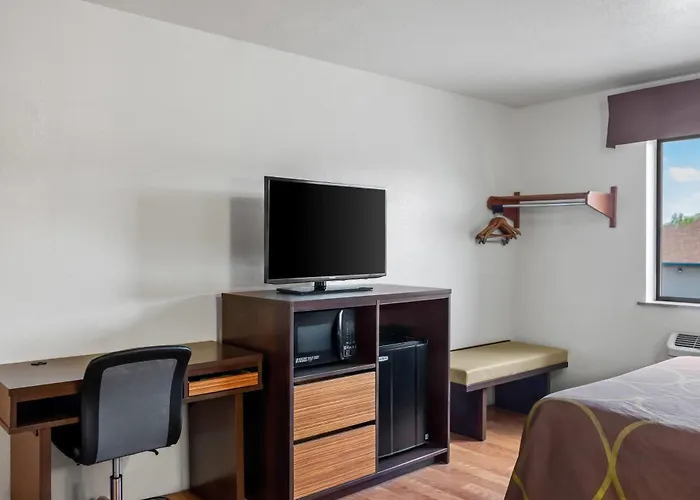 Super 8 By Wyndham Santa Rosa