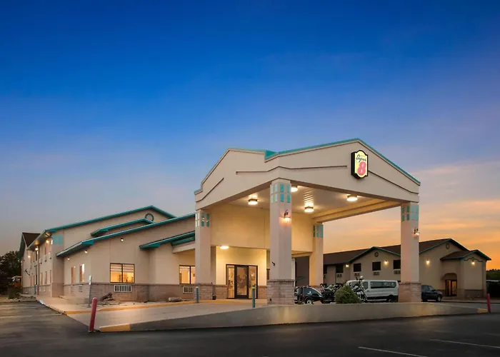 Super 8 By Wyndham Santa Rosa Hotel