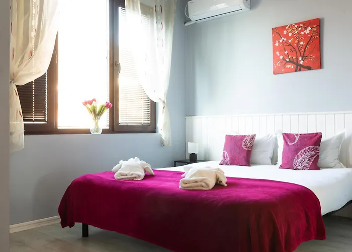 La Piazza Hotel