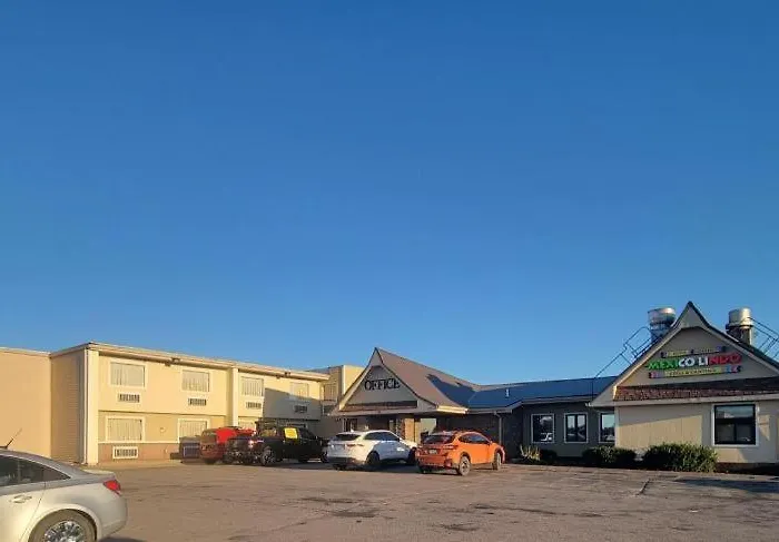 Days Inn By Wyndham West Branch Iowa City Area