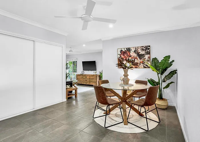 Palm Cove Studio Apartments