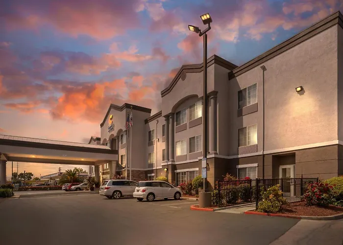 Comfort Inn & Suites Sacramento - University Area