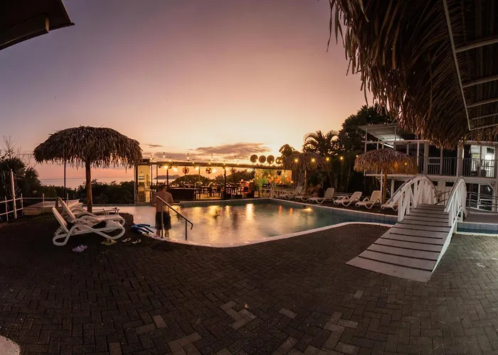 El Faro Containers Beach Hotel