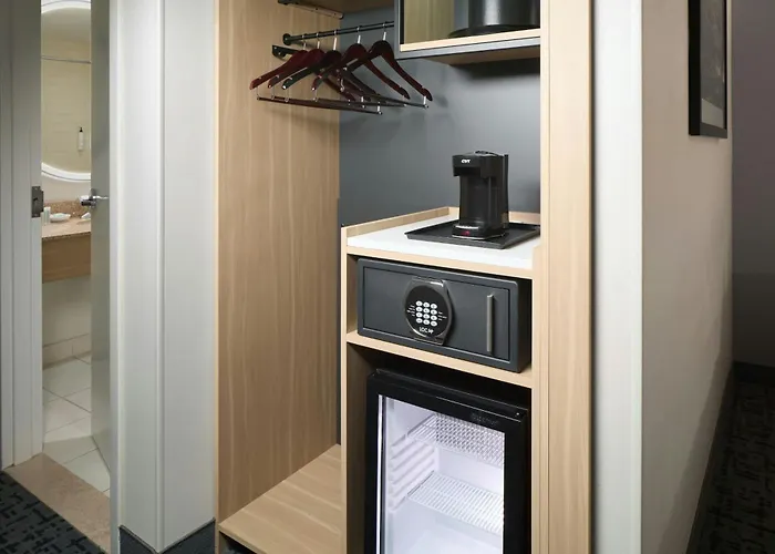 Fairfield Inn & Suites By Marriott Montreal Airport