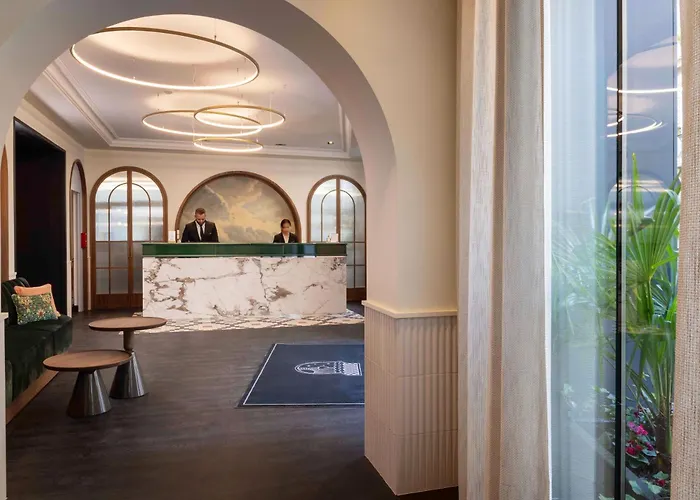 Hotel Grand Coeur Latin Parigi
