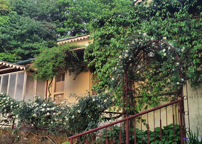Hotel Padmini Nivas