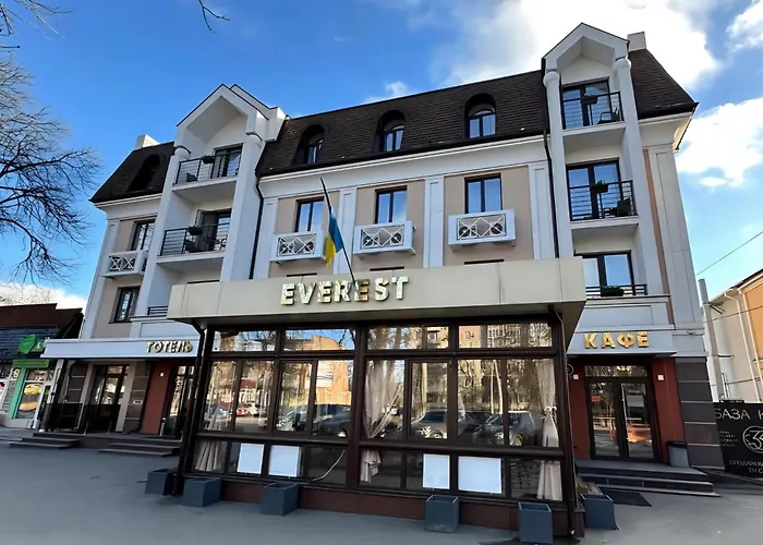 Everest Готель