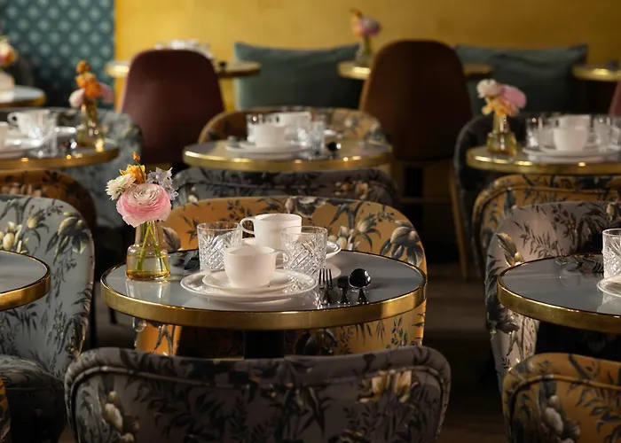 Hotel Maxim Folies