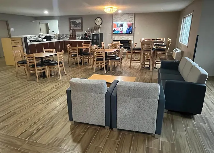 Days Inn & Suites By Wyndham Williamsburg Ia North
