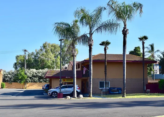 Super 8 By Wyndham Visalia Hotel
