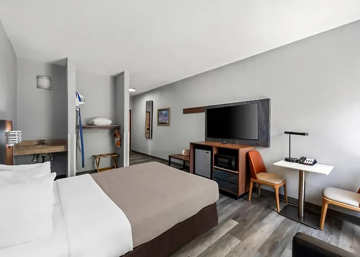 Quality Inn & Suites Manhattan