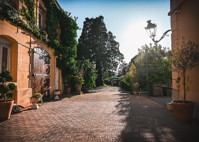 Hotel Des Dauphins