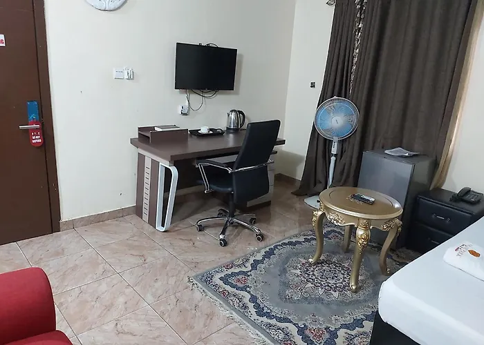 Grand Park Hotel And Suites