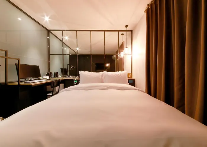 Hotel Moon