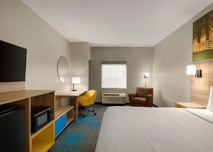 Days Inn & Suites By Wyndham Prattville-Montgomery