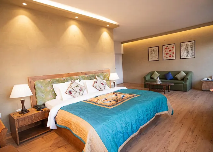 Hotel Lingzi - At The Mall Road & Newly Renovated