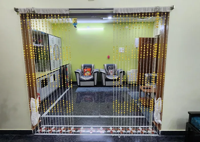 Sri Sakthi Home Stay - Free Pickup From Train Station-Unstained Bed Sheets- Powerful Ac - Fast Wifi - Water Purifier - Spotless Bathrooms- No Cockroaches- Dust Free Rooms- Luxury Mattress- Refrigerator- Cozy Ambience- 24 Hours Hot Water- Washing Mach