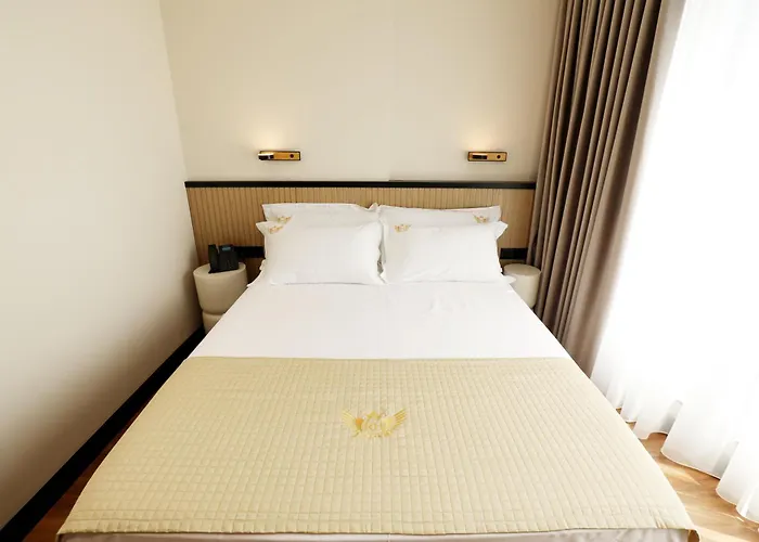 Rich Hotel