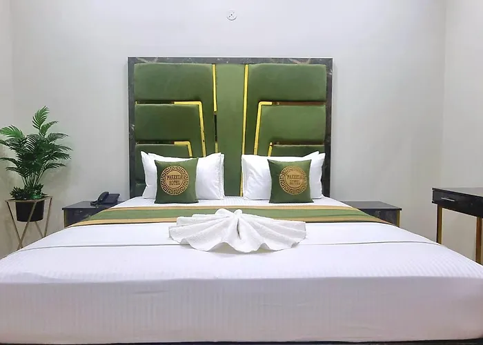 Pakeeza Hotel - Faisal Town