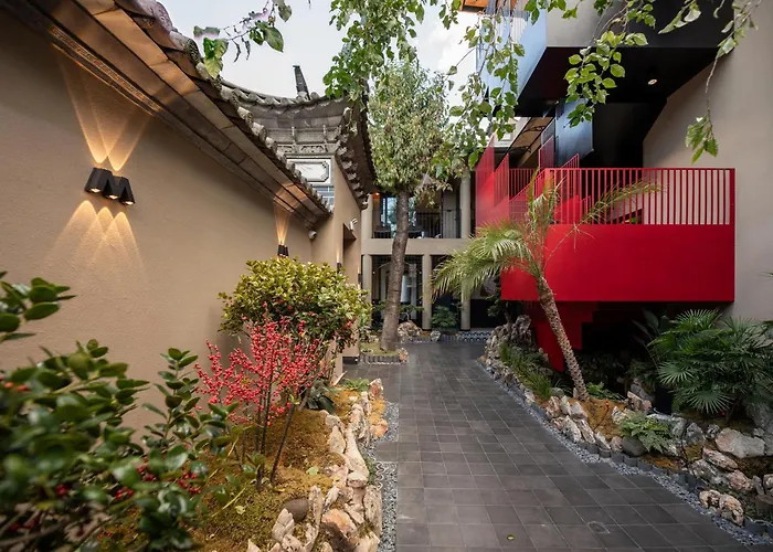 Sixi Cangshan Mountains Golden Sunrise Mirror Of The Sky Sound Sleep Hotel Dali Ancient City