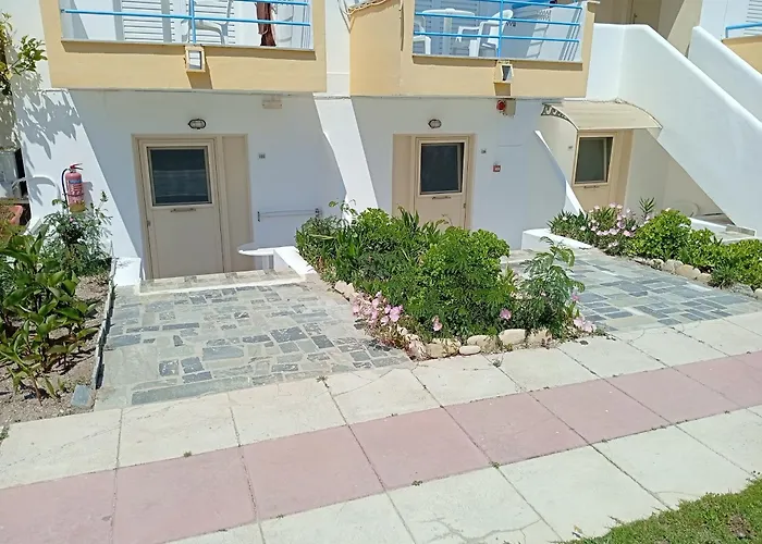 Leonidas Hotel&Studios