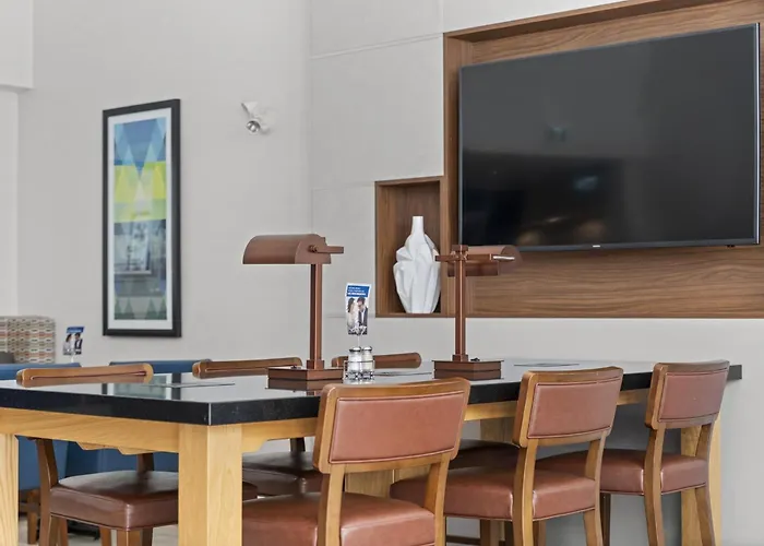 Holiday Inn Express And Suites Surrey By Ihg