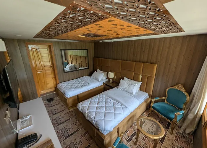 The Jade Palace, Hunza