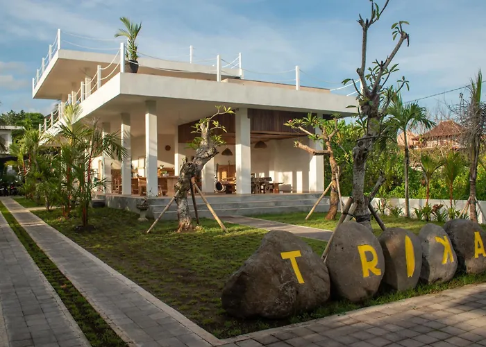 Trika Surfcamp Bali