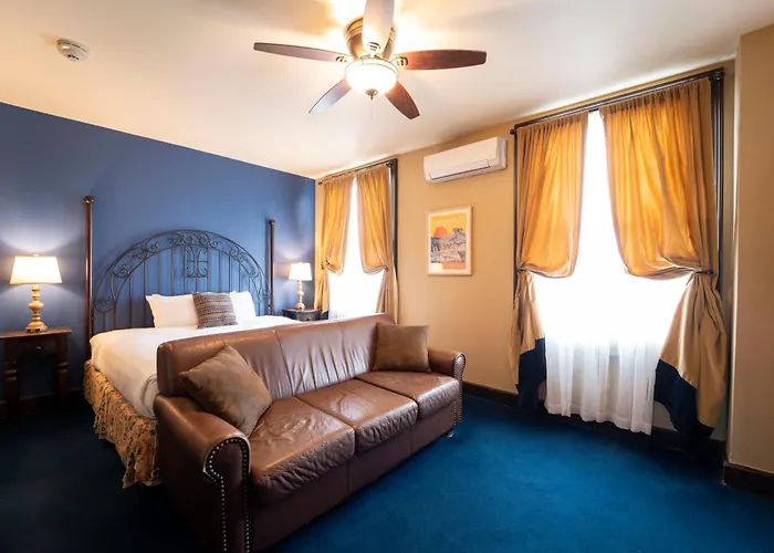 The Holland Hotel