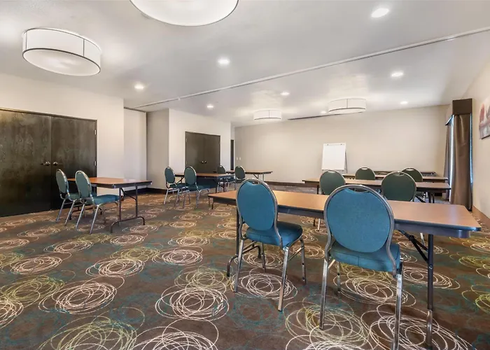 Garner Hotel Liberal North By Ihg